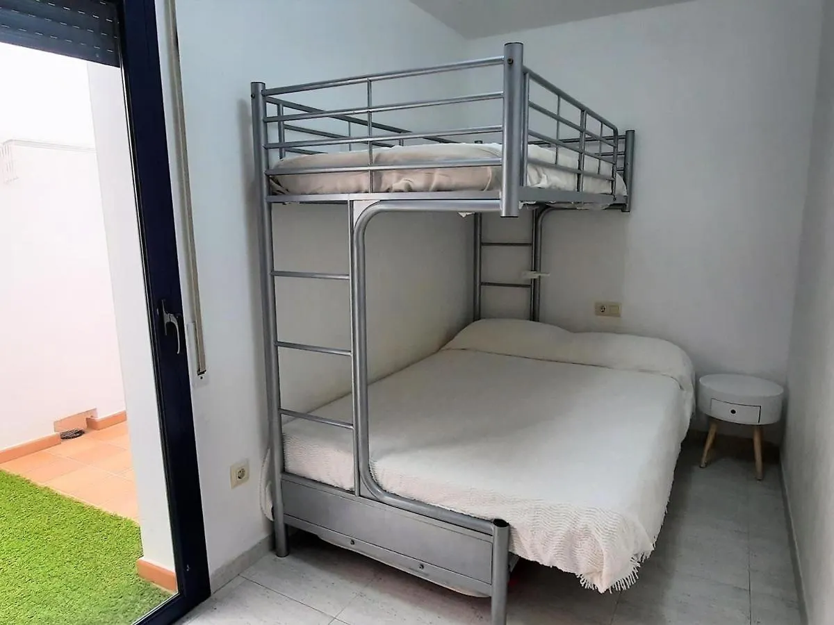 Apartamento En Llanca: 2 Habitaciones, Terraza, Frente A La Playa Del Port, ¡Mascotas Bienvenidas! - Es-170-78 0*, Llanca Spain