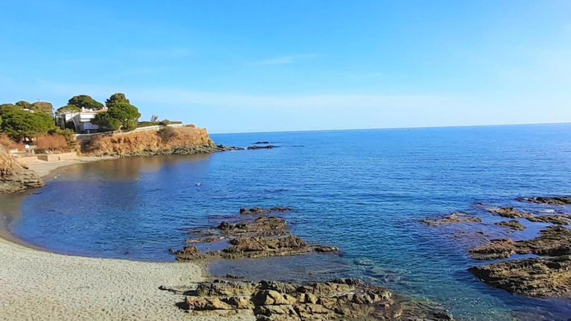 Apartamento En Llanca: 2 Habitaciones, Terraza, Frente A La Playa Del Port, ¡Mascotas Bienvenidas! - Es-170-78 0*, Llanca Spain
