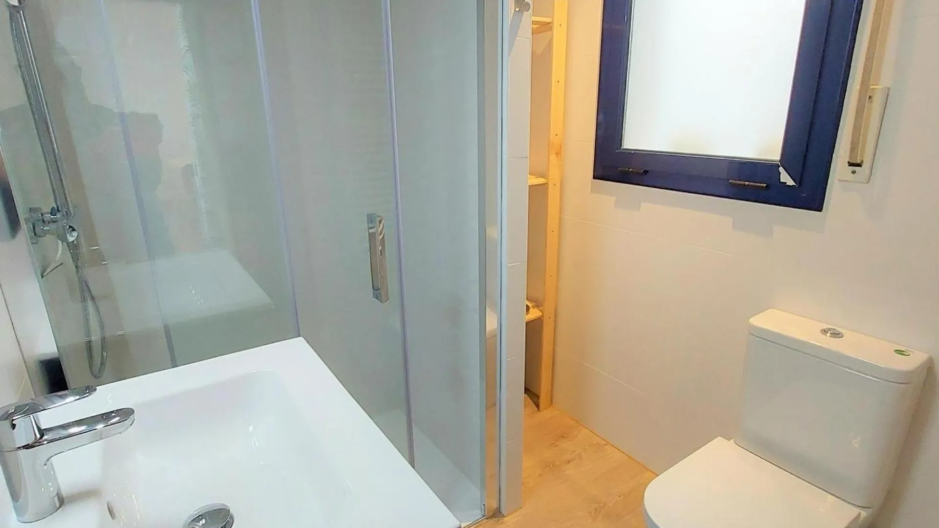 Apartamento En Llanca: 2 Habitaciones, Terraza, Frente A La Playa Del Port, ¡Mascotas Bienvenidas! - Es-170-78