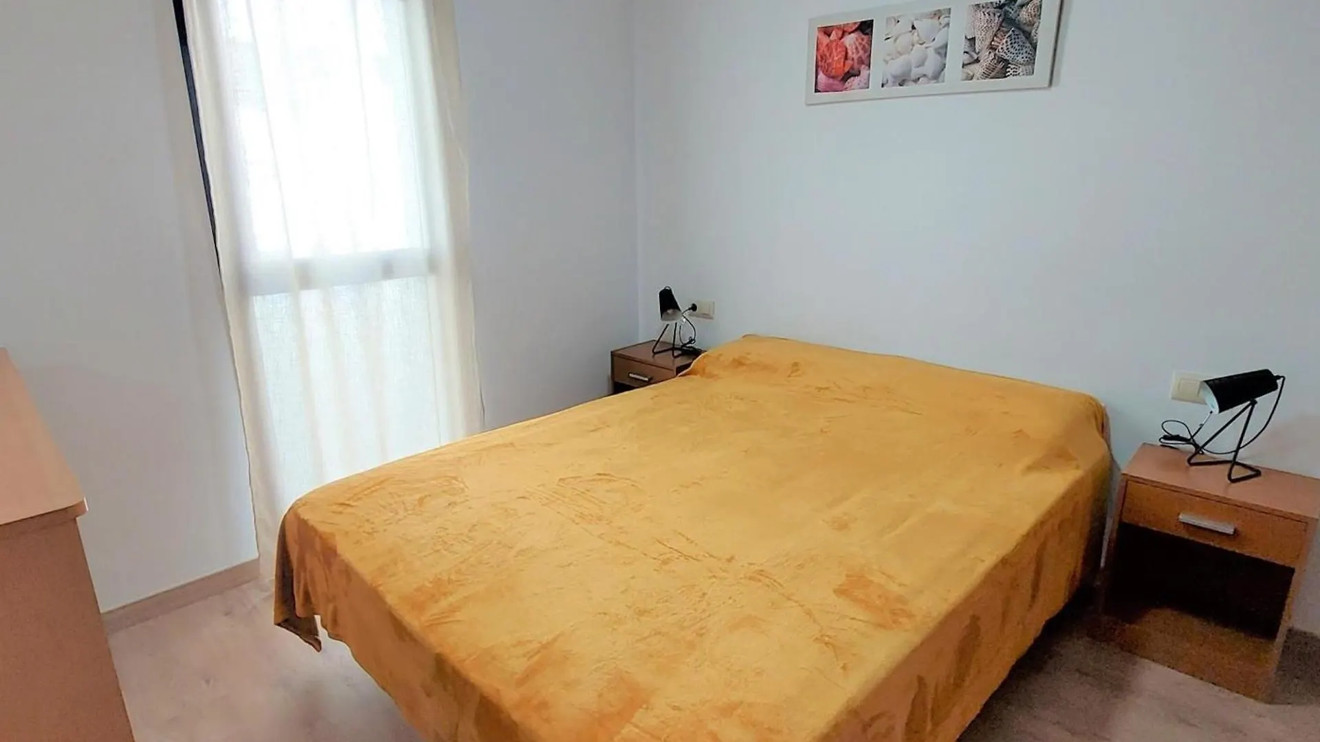 Apartamento En Llanca: 2 Habitaciones, Terraza, Frente A La Playa Del Port, ¡Mascotas Bienvenidas! - Es-170-78 Apartment Llanca
