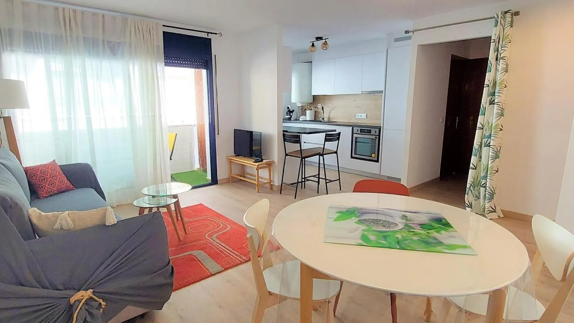 Apartamento En Llanca: 2 Habitaciones, Terraza, Frente A La Playa Del Port, ¡Mascotas Bienvenidas! - Es-170-78 0*, Llanca